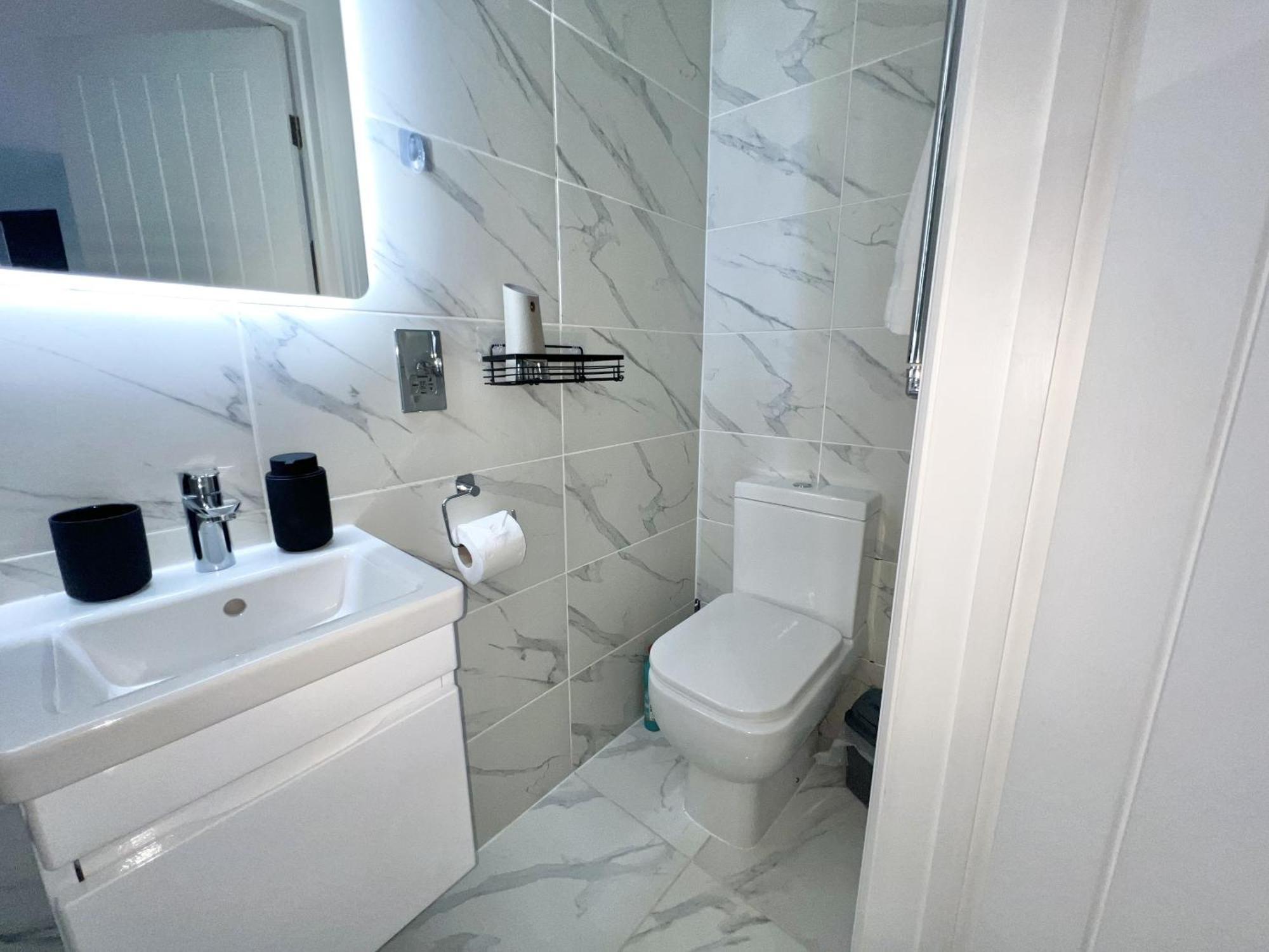 Charming 3-Bed Flat In Shepherds Bush - Sleeps 9 London Kültér fotó