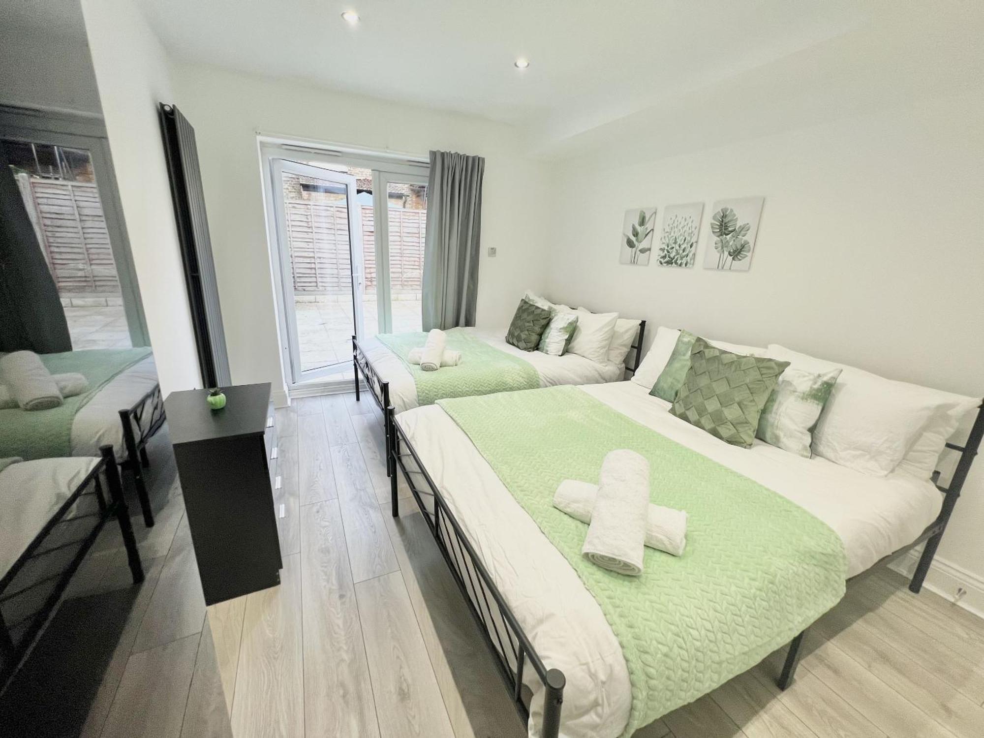 Charming 3-Bed Flat In Shepherds Bush - Sleeps 9 London Kültér fotó