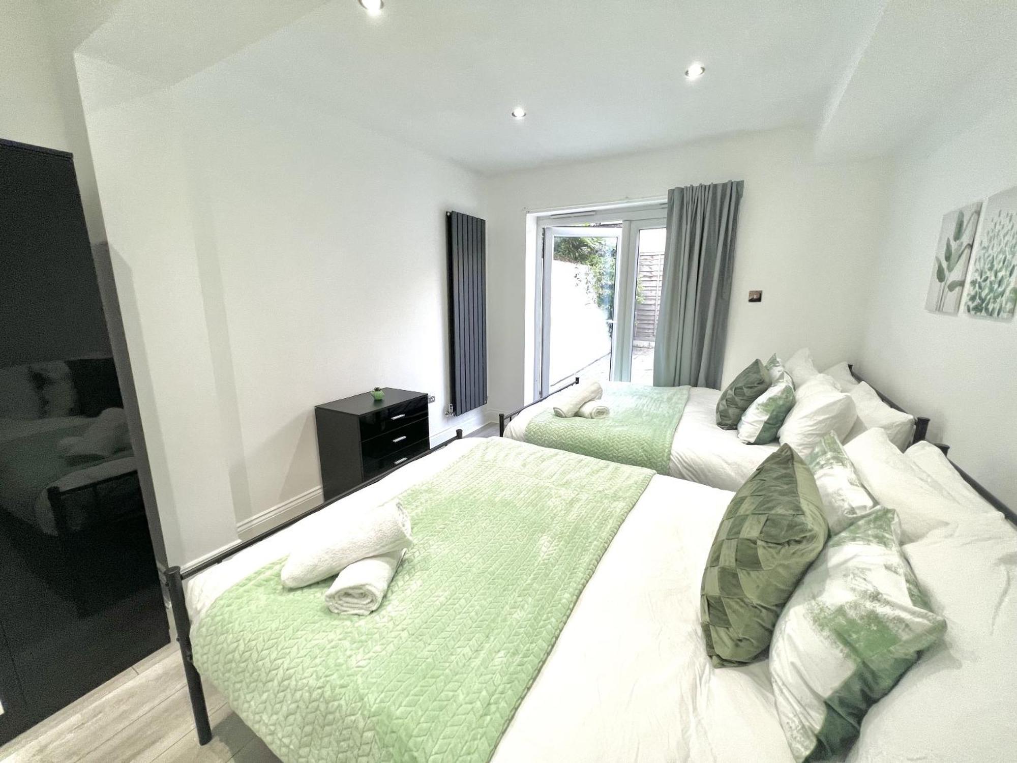 Charming 3-Bed Flat In Shepherds Bush - Sleeps 9 London Kültér fotó