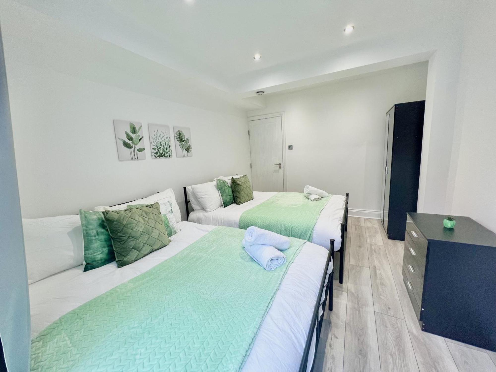 Charming 3-Bed Flat In Shepherds Bush - Sleeps 9 London Kültér fotó